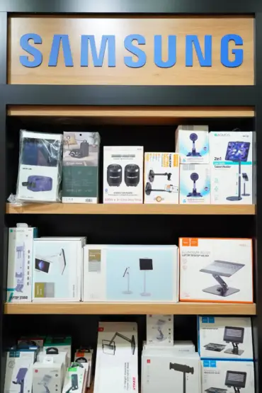 Buy & Sell Used Mobile Phones in Umm Al Seneem