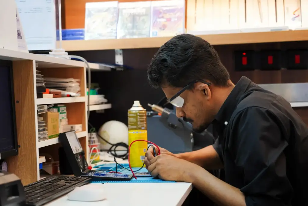 Mobile Repair Umm Al Seneem