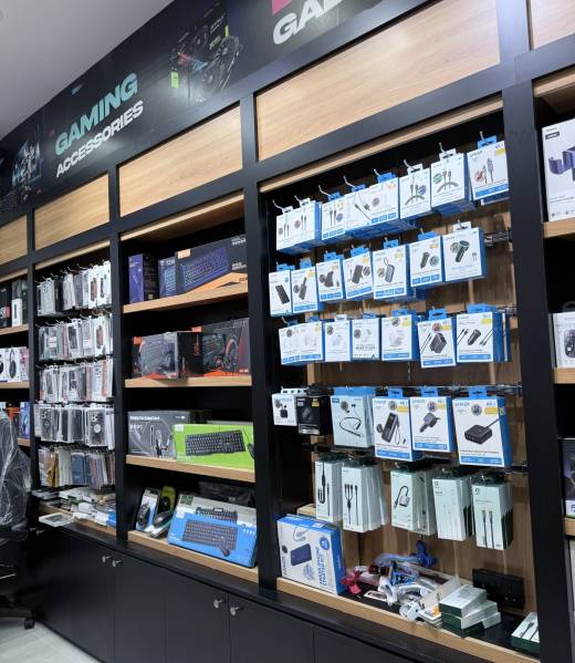 mobile-accessories-wall-star-pixel-umm-al-seneem.jpg